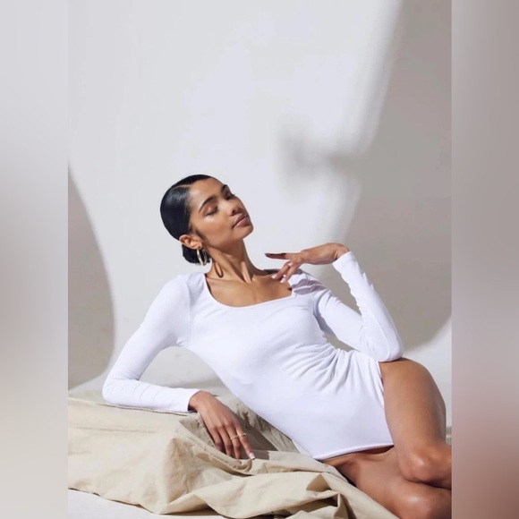 🤍HP🎉 Claude Asymmetrical Micro Rib Bodysuit NWT - Picture 3 of 11